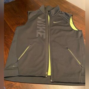 Nike men’s sleeveless sweatshirt.